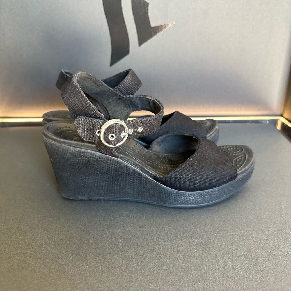Women’s Crocs Black Ankle Strap Platform wedge Sandals SIZE 9 - Picture 2 of 5